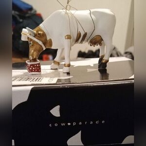 INCREDIBLY Rare Cow Parade Mini Moo - "The Page" by Candida Bayer, Like New